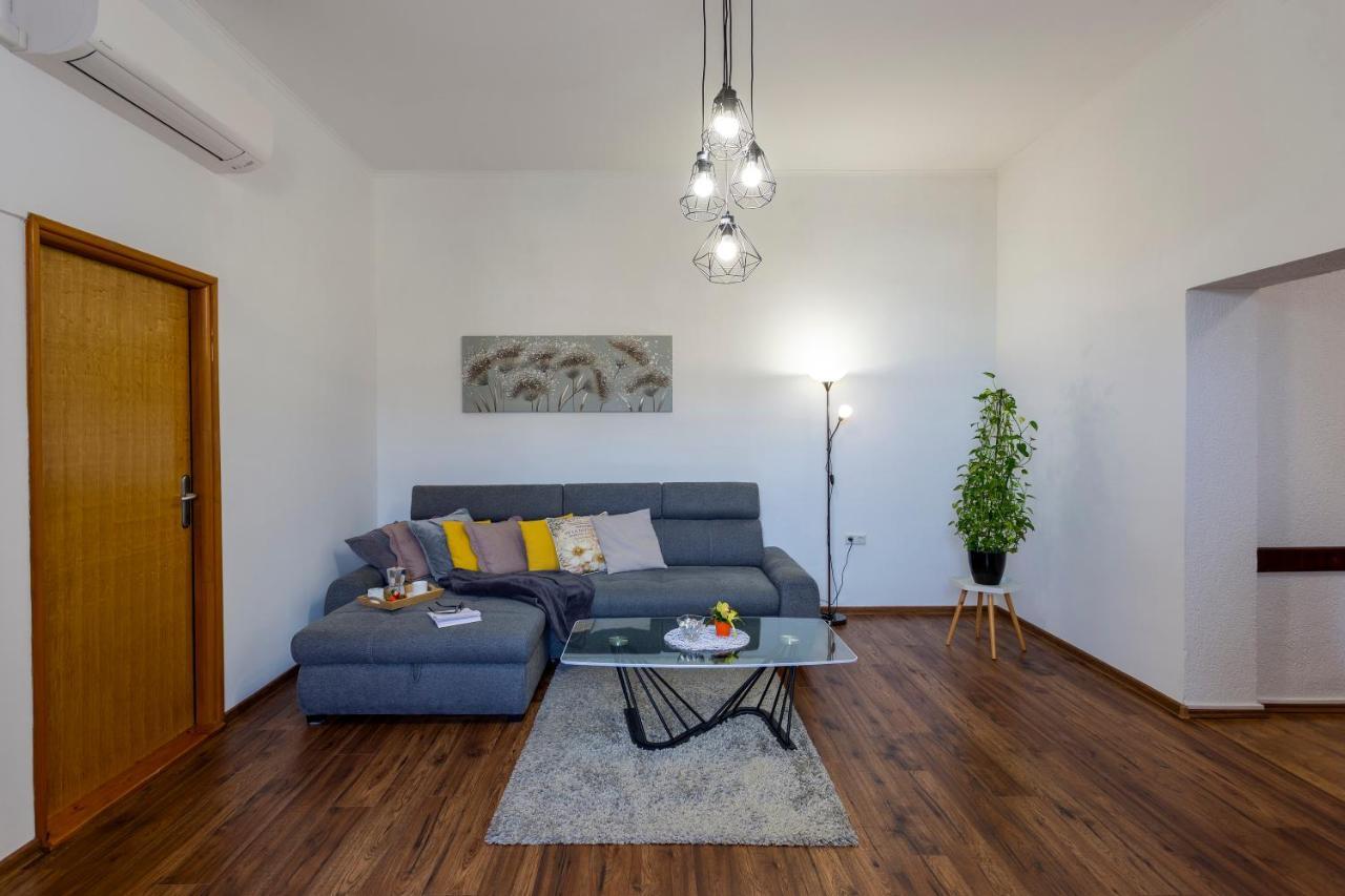Apartman Lema Pula Ngoại thất bức ảnh